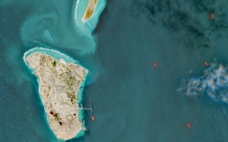 杭州阿联酋石油港口遇袭 特朗普呼吁他国向霍尔木兹海峡派军舰