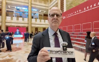 杭州欧亚集团米德伟谈中美AI路径区别：中国将AI注入生产过程与企业每个部分，美国只注重前沿模型