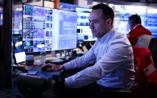 杭州盘前：纳指期货涨0.3% 交易员评估美伊冲突前景