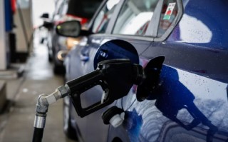 杭州油价飙升、股市下挫，就连美国富人也对经济感到悲观