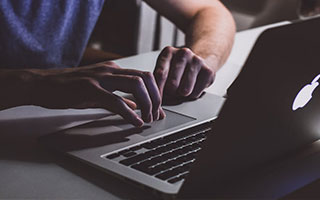 杭州联泓新科：有关原料及产品价格对业绩影响请关注公司定期报告