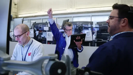 杭州午盘：美股震荡走高 交易员密切关注伊朗战事