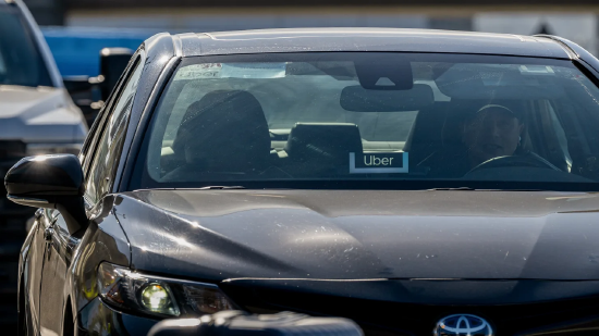 杭州美国汽油价创21个月新高，零工群体在加油站感受切肤之痛