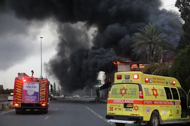 杭州美军空袭伊朗石油出口枢纽哈尔克岛,战事最新速览→ 杭州美军空袭伊朗石油出口枢纽哈尔克岛,战事最新速览→