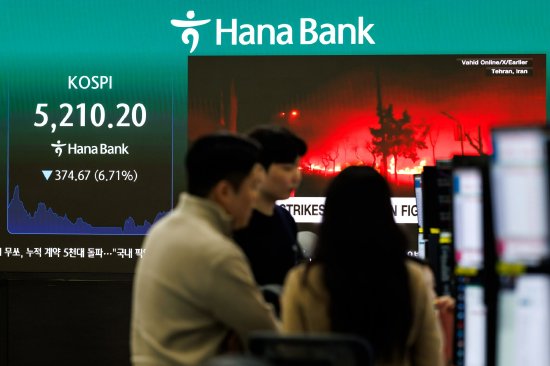 杭州“两秒钟亏掉100万美元” 中东乱局震撼全球交易室 杭州“两秒钟亏掉100万美元” 中东乱局震撼全球交易室