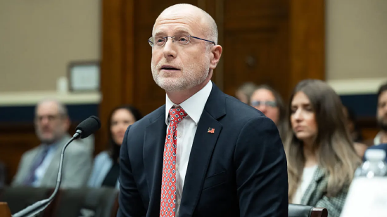 杭州伊朗战争假消息不断 FCC主席抨击广播公司 特朗普否认伊朗袭击美国加油机报道