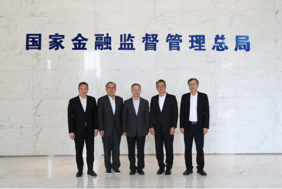 杭州李云泽会见香港特区政府财政司司长陈茂波