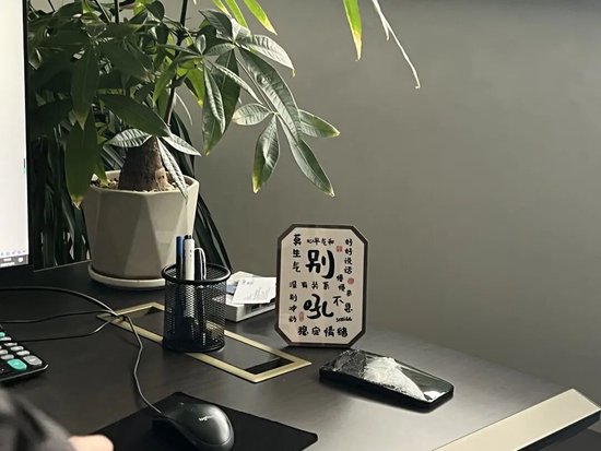 杭州被称“摩托车圈雷军”，冠军张雪的飞驰人生