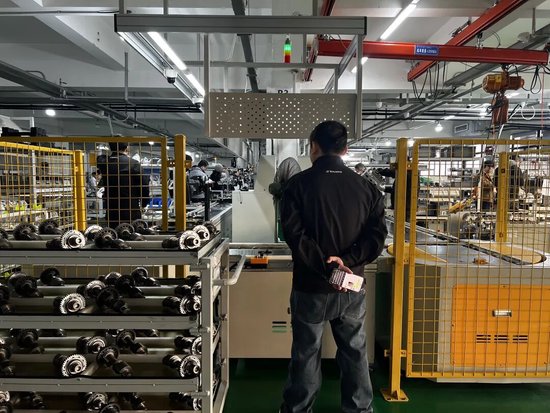 杭州被称“摩托车圈雷军”，冠军张雪的飞驰人生