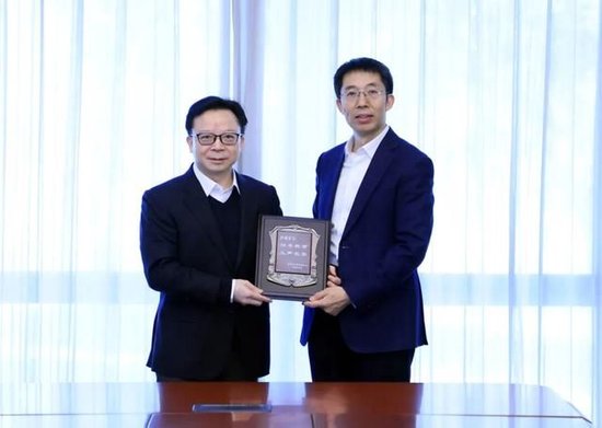 杭州水木湛清华，桃李映晨曦|沐曦股份向清华大学捐赠仪式举行