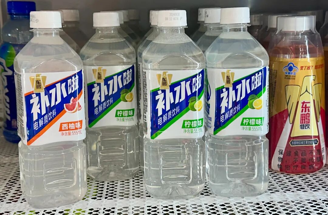 杭州押宝张雪机车“赢麻了”？东鹏饮料港股市值已缩水超400亿