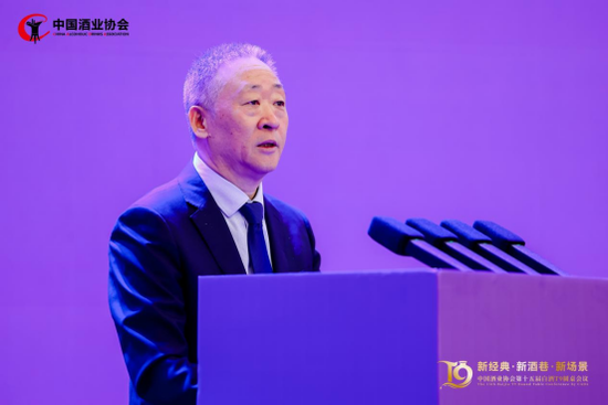 杭州各酒种发展态势如何？宋书玉理事长在T9圆桌会议上详解2025年酿酒产业发展状况