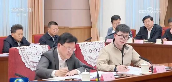 杭州总理召开座谈会,8人发言,包括一位“90后” 杭州总理召开座谈会,8人发言,包括一位“90后”